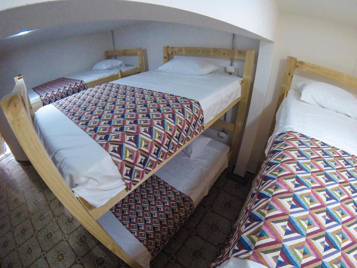La Otra Mitad Hostel Armenia  Exterior photo
